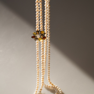 Colier dublu de perle cu accesoriu lateral - imagine 3