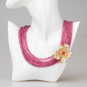 Colier de jad roz cu floare