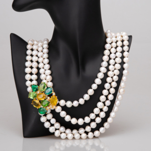 Colier de perle albe cu cristale galbene și verzi