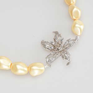 Perle artificiale aurii cu accesoriu central - imagine 3