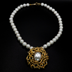 Colier de perle cu accesoriu masiv - imagine 3